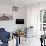 Puerto Banus! Sunny 2 Bedroom W/ Pool & Terrace 아파트