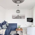 Puerto Banus! Sunny 2 Bedroom W/ Pool & Terrace 아파트